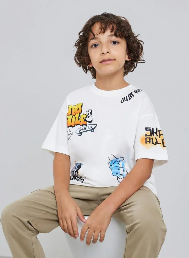 ستايلي تيشيرت فضفاض بطبعة جرافيك